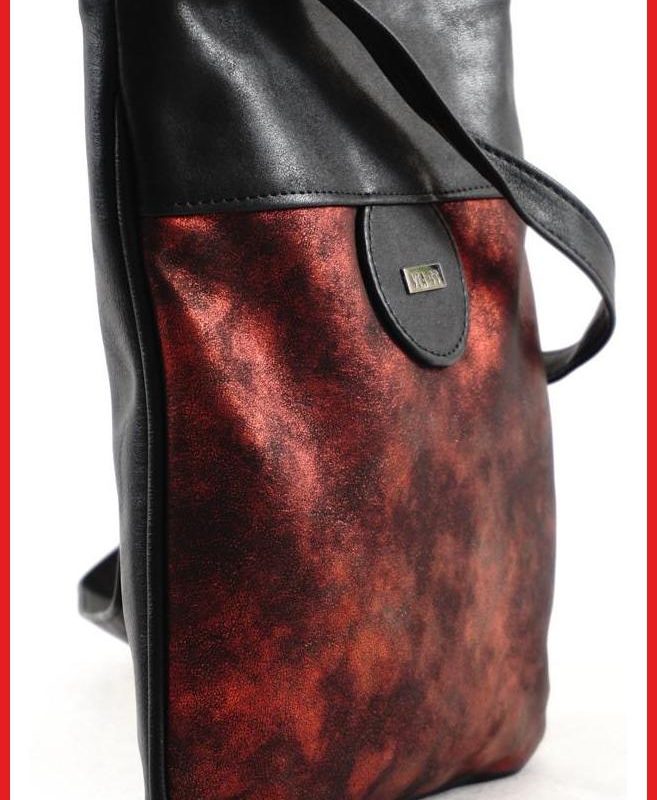 VIA55 női keresztpántos táska kör mintával, rostbőr, vörös olaszbortaskak-hu b