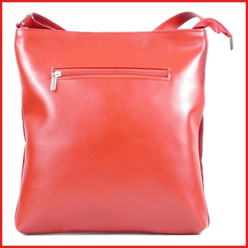 VIA55 női keresztpántos táska bojtos zsebbel, rostbőr, piros olaszbortaskak-hu c