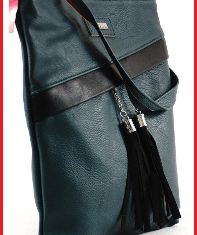 VIA55 női keresztpántos táska ferde zsebbel, rostbőr, zöld olaszbortaskak-hu b